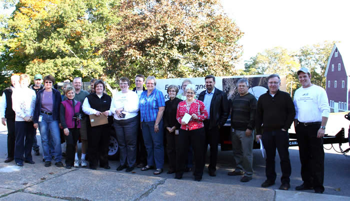 Photo of food collection volunteers