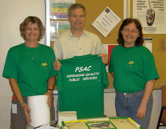 Photo of Dr. Karl Volkmar, flanked by Nancy Richter and Dorothy Drew