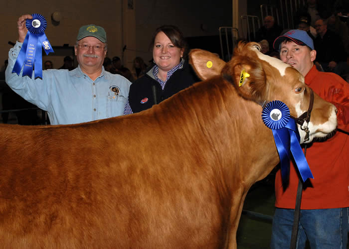 Local 4's Gary Paynter, Jill Potts and reserved champion steer