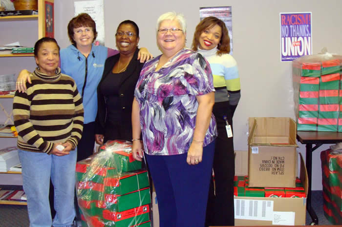 Photo of Local 2 members working on the 2008 Shoebox campaign