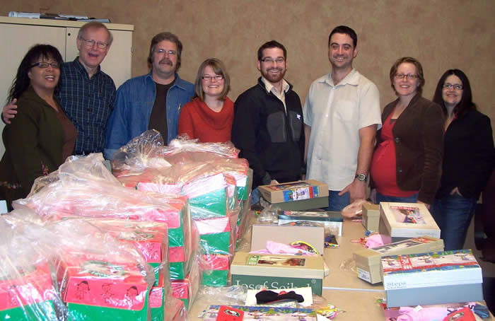 Photo of Local 2 members working on the 2008 Shoebox campaign