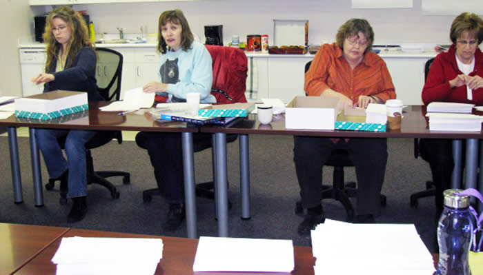 Photo of Nicole Wurm, Rosemary Neufeld and Susan Putz (first, second and fourth from the left).